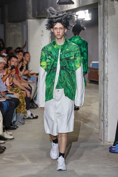 Look 10